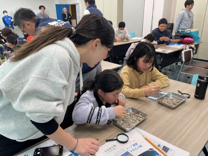 �C���ݖ��̍u�`�ł͊C�m�v���X�`�b�N�̒��o��̌�