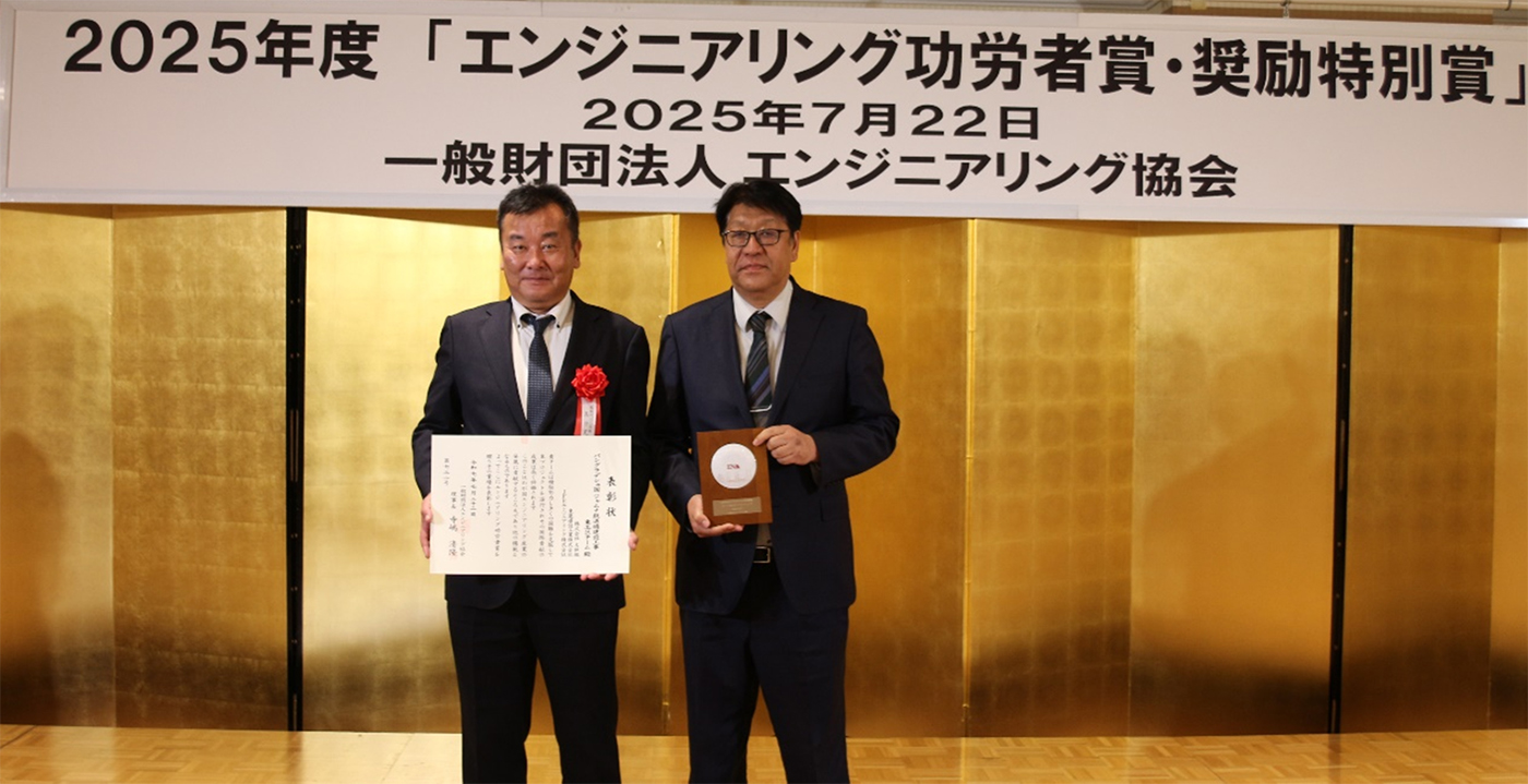 Award certificate/plaque received by TOA Bangladesh Representative Mr. Torii (Left) and TOA International General Headquartersf Deputy Chief Mr. Moriyama (Right)